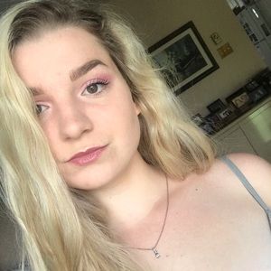 Meet your Posher, Cassandra